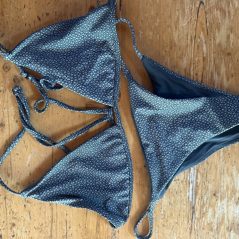 Abysse Triangle String Bikini Set
